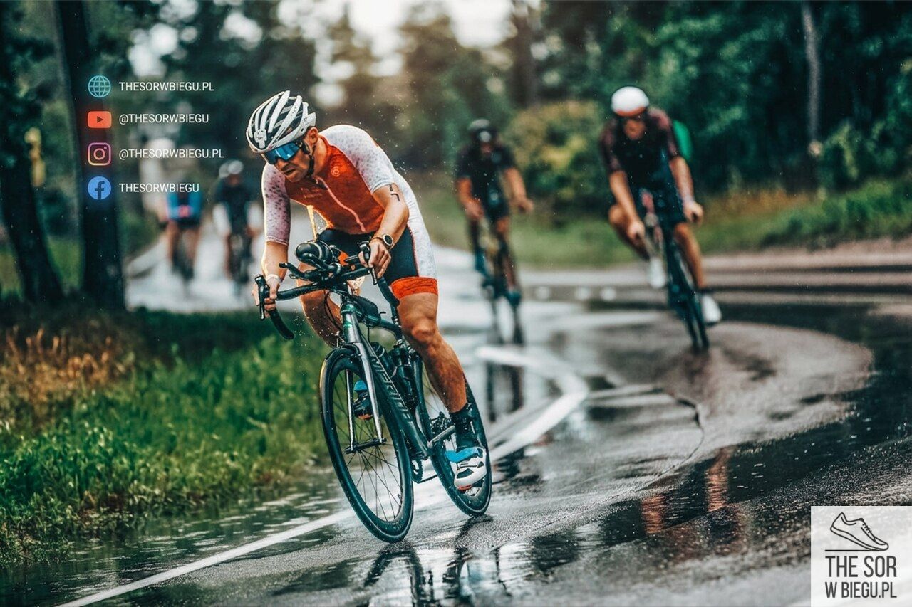 Kolarstwo szosowe i triathlon - Bezkompromisowe testy sprzętu w deszczu